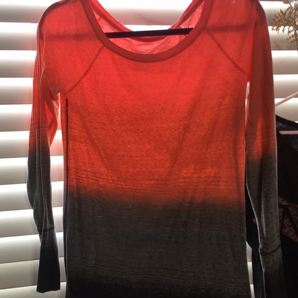 2 American eagle shirts - Picture 4 of 5